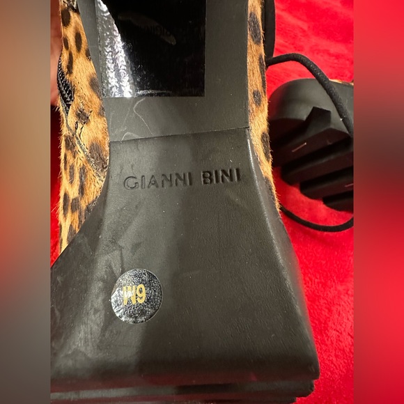 Gianni Bini Animal print platform booties - Size 6 - Picture 4 of 4